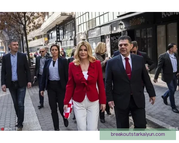 匈牙利球迷红白绿阵营持续备战，展现出强烈支持力度与激情